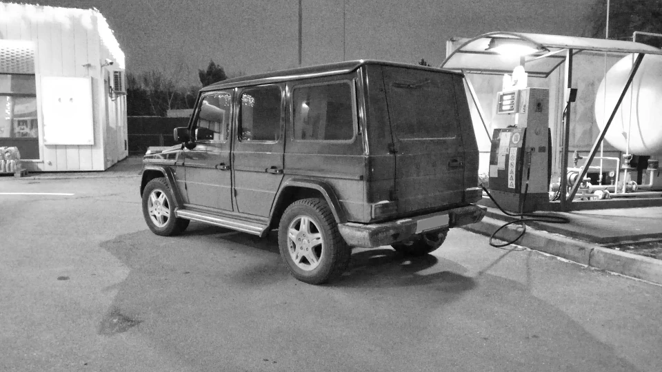 Mercedes-Benz G-Class 4