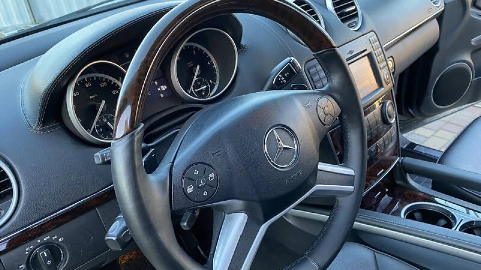 Mercedes-Benz GL-Class 2