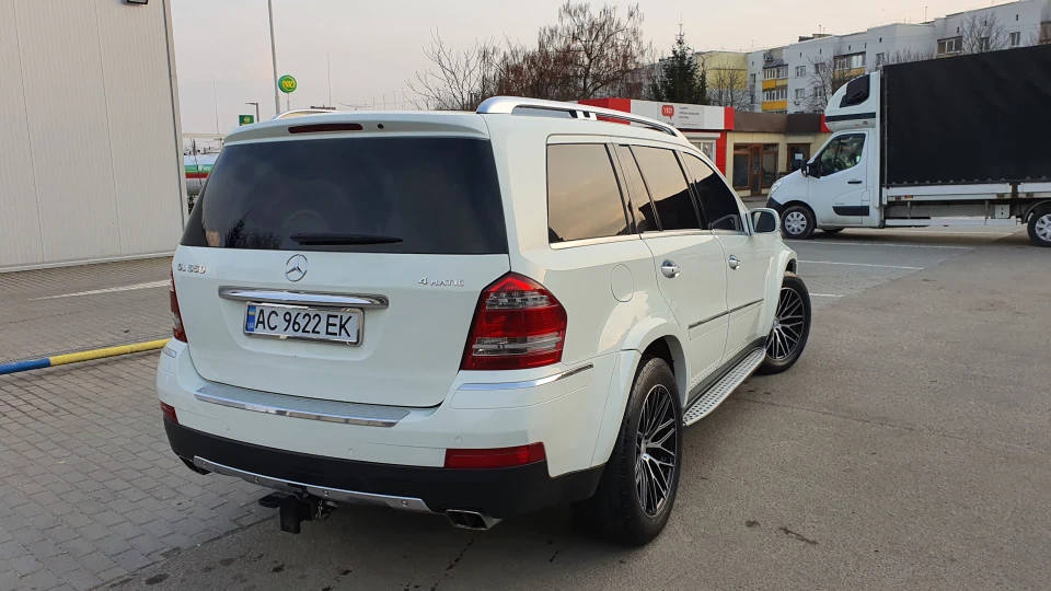 Mercedes-Benz GL-Class 2