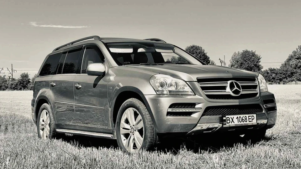 Mercedes-Benz GL-Class 4