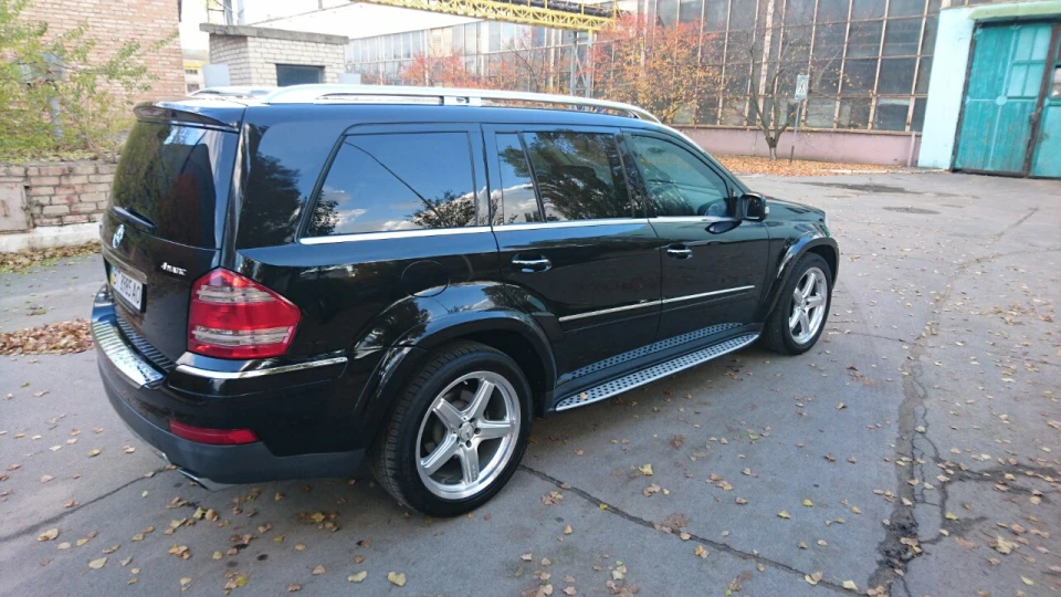 Mercedes-Benz GL-Class 4