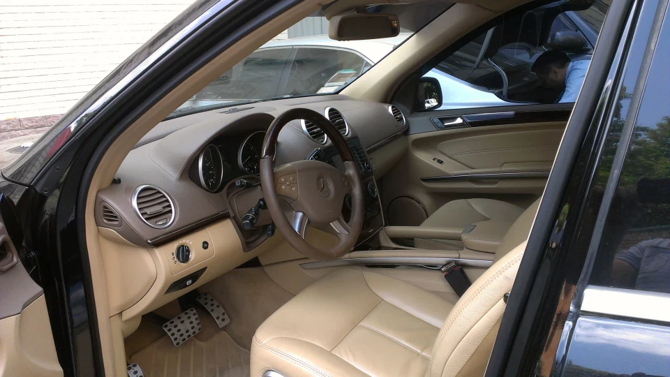 Mercedes-Benz GL-Class 3
