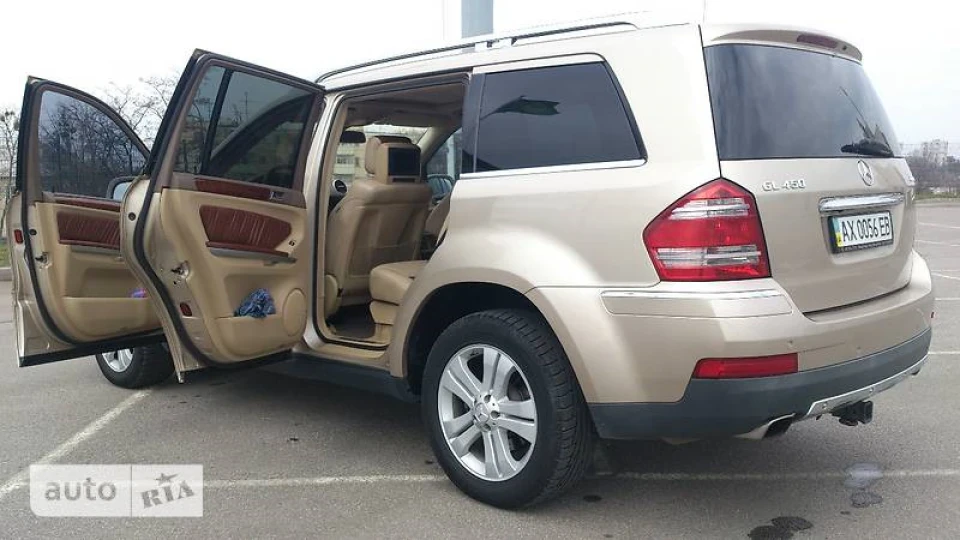 Mercedes-Benz GL-Class 4