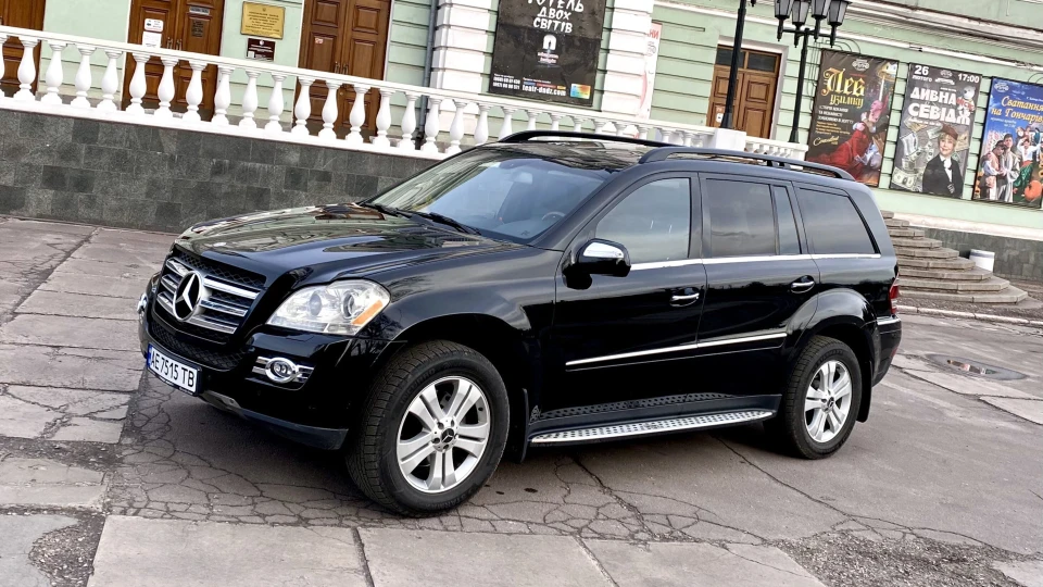 Mercedes-Benz GL-Class 4