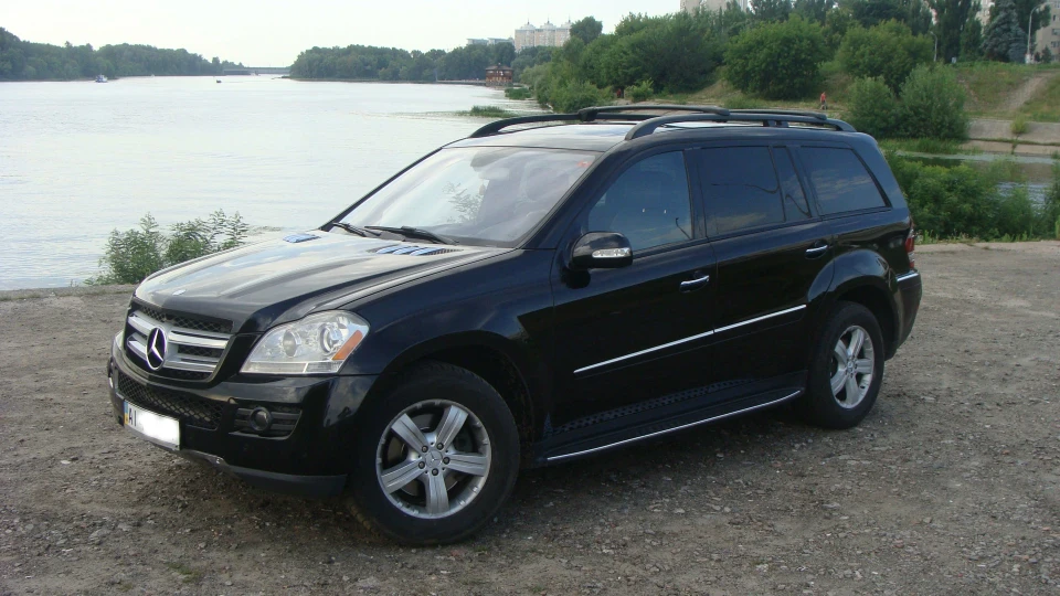 Mercedes-Benz GL-Class 2