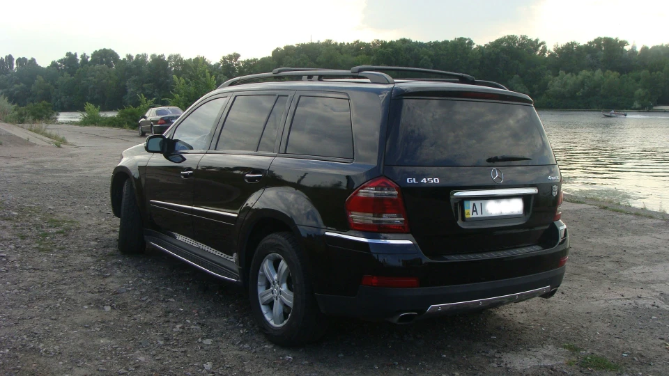Mercedes-Benz GL-Class 3