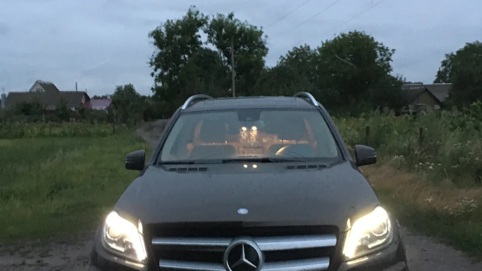 Mercedes-Benz GL-Class 4