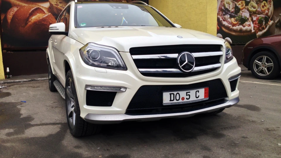Mercedes-Benz GL-Class 63 AMG бітурбо-сарай)