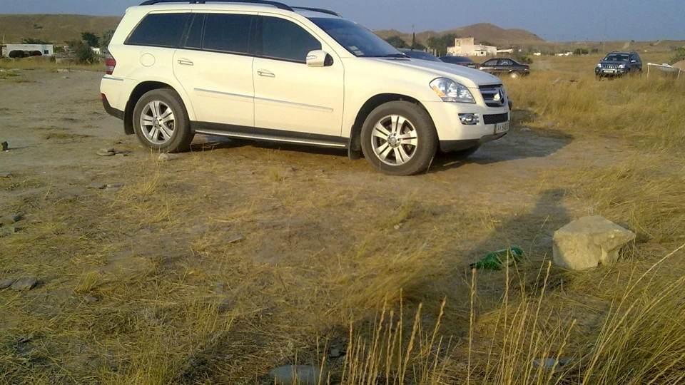Mercedes-Benz GL-Class білий лайнер 2