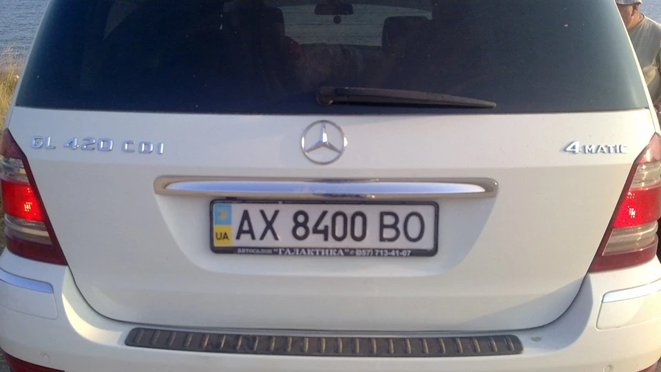 Mercedes-Benz GL-Class білий лайнер 3