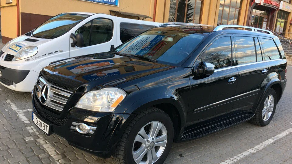 Mercedes-Benz GL-Class GL550 4 MATIC 2