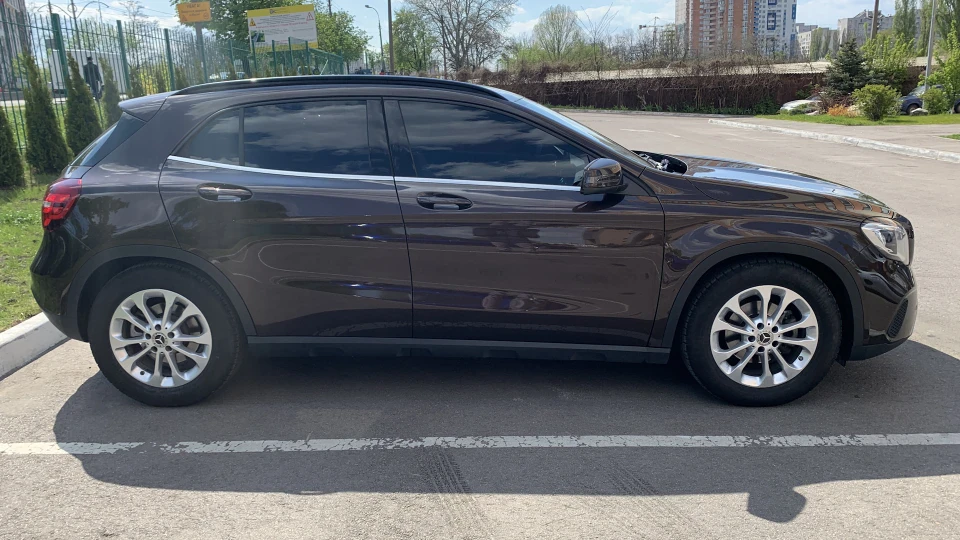 Mercedes-Benz GLA-Class 2