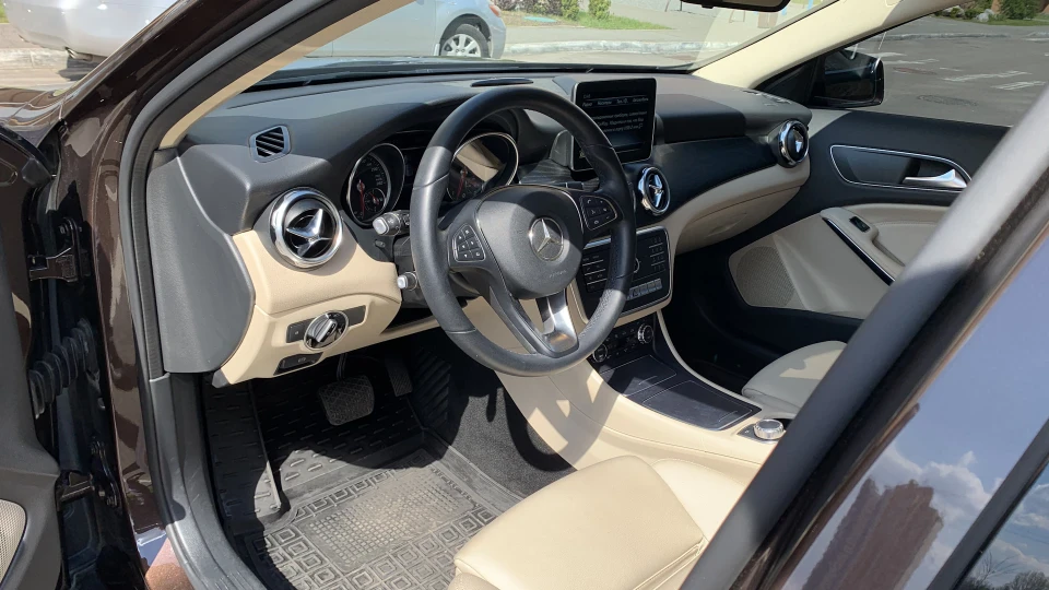 Mercedes-Benz GLA-Class 5
