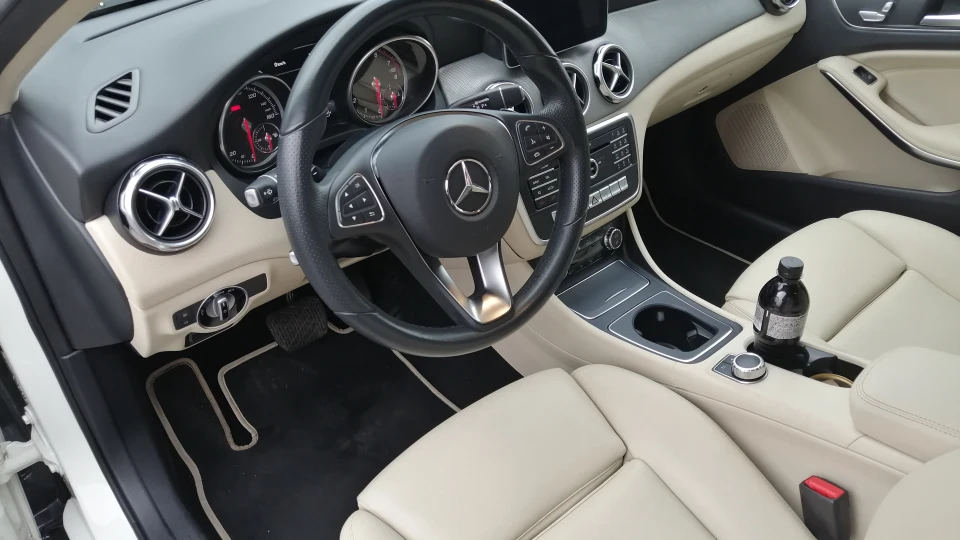 Mercedes-Benz GLA-Class 2