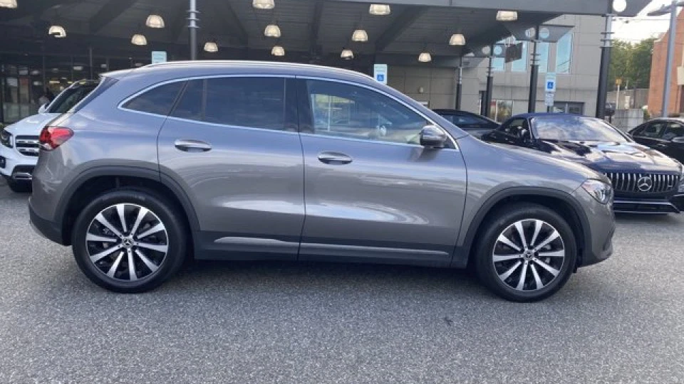 Mercedes-Benz GLA-Class 2