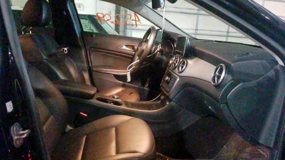 Mercedes-Benz GLA-Class GLA250 3