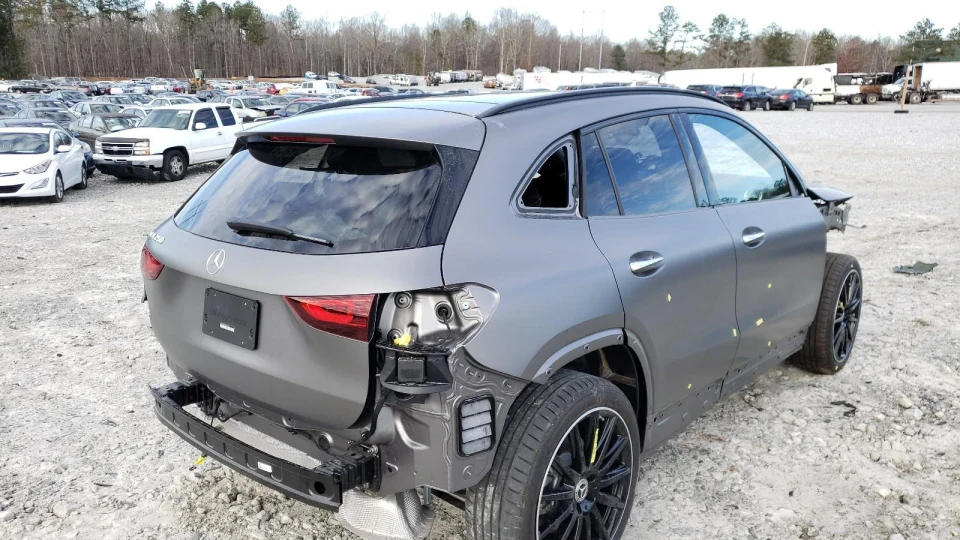 Mercedes-Benz GLA-Class Mountain Grey 3