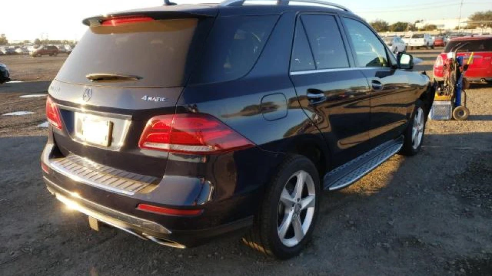 Mercedes-Benz GLE-Class 2
