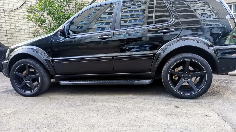 Mercedes-Benz M-class 4
