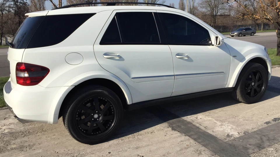 Mercedes-Benz M-class 3