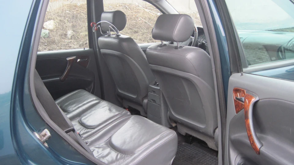 Mercedes-Benz M-class 4