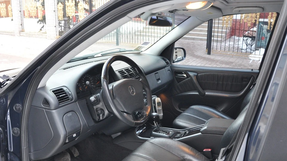 Mercedes-Benz M-class 2