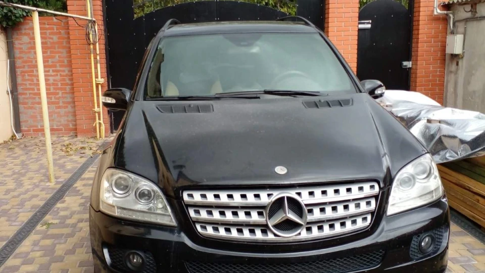 Mercedes-Benz M-class Чорний Віл