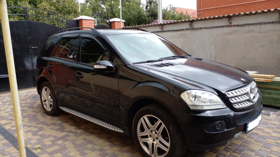 Mercedes-Benz M-class Чорний Віл 2