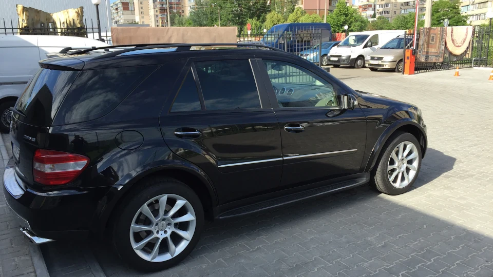 Mercedes-Benz M-class ML500 5