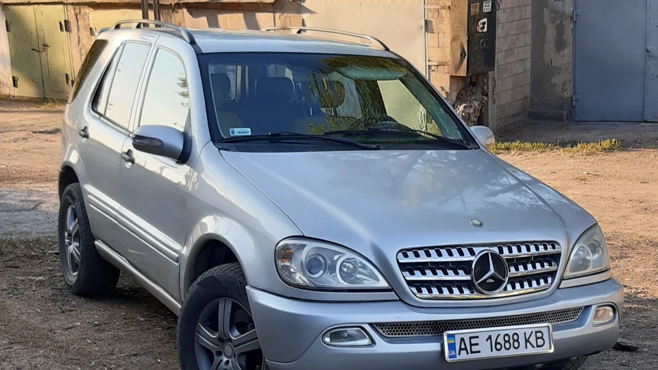 Mercedes-Benz M-class Сіра кобила