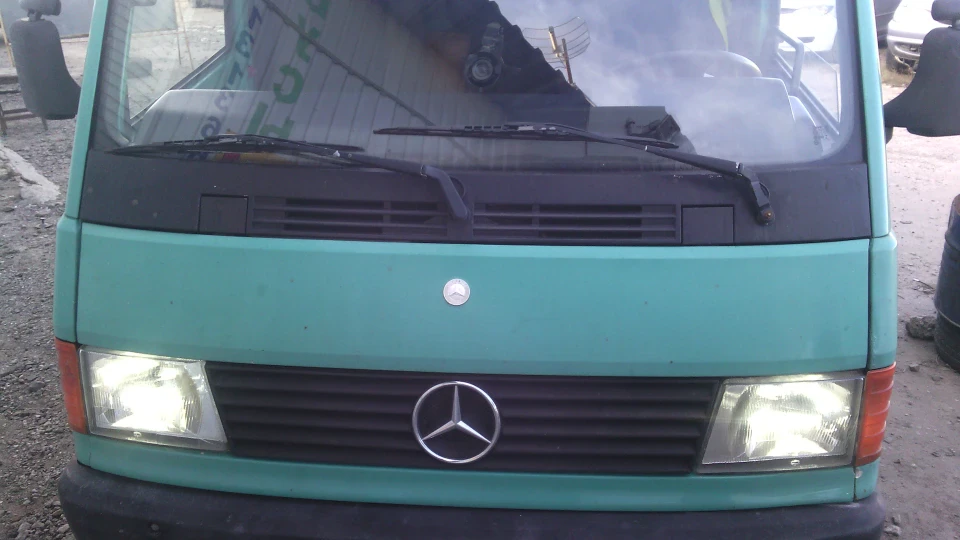 Mercedes-Benz MB100