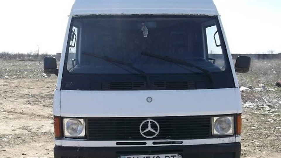 Mercedes-Benz MB100