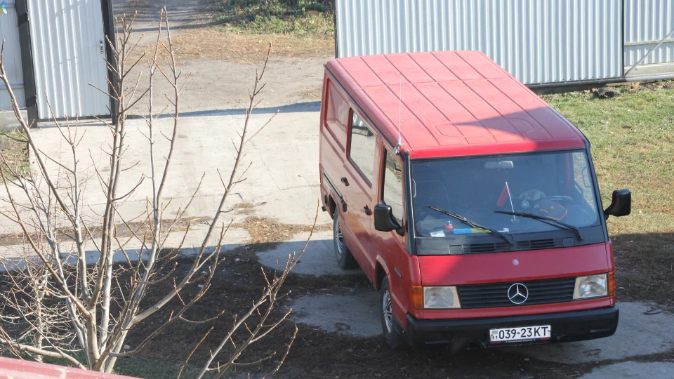 Mercedes-Benz MB100 4