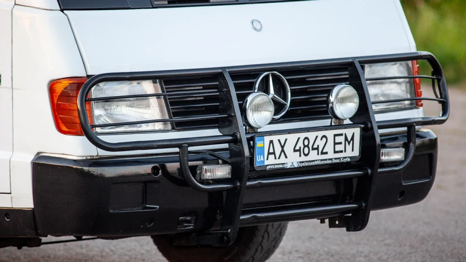 Mercedes-Benz MB100 5