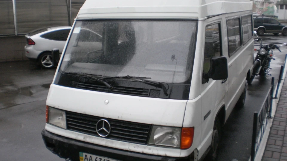 Mercedes-Benz MB100 Він величезний! (8)