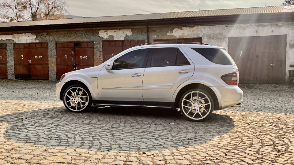 Mercedes-Benz ML 63 AMG 2