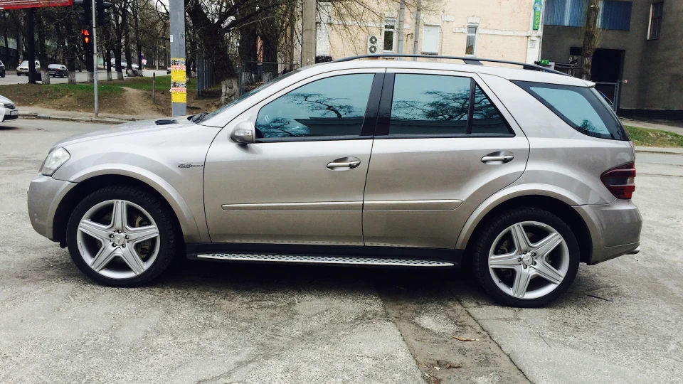 Mercedes-Benz ML 63 AMG Різкий AMiGo. Газування) 3