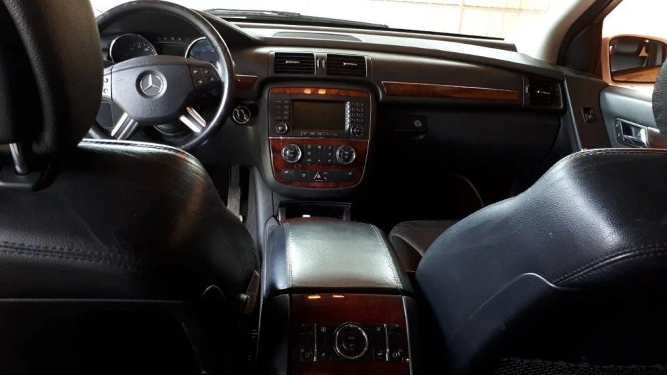 Mercedes-Benz R-Class 3.5L Long 4matik 2