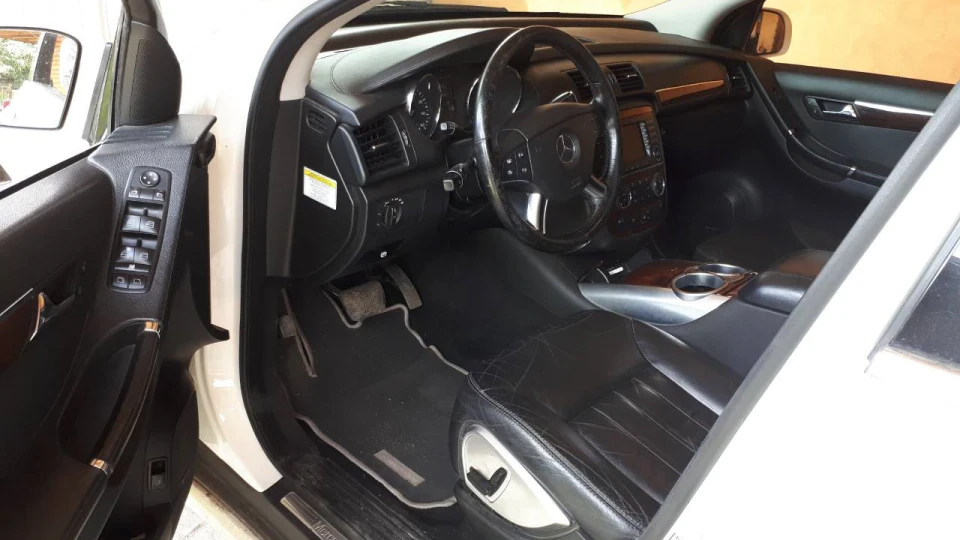 Mercedes-Benz R-Class 3.5L Long 4matik 3