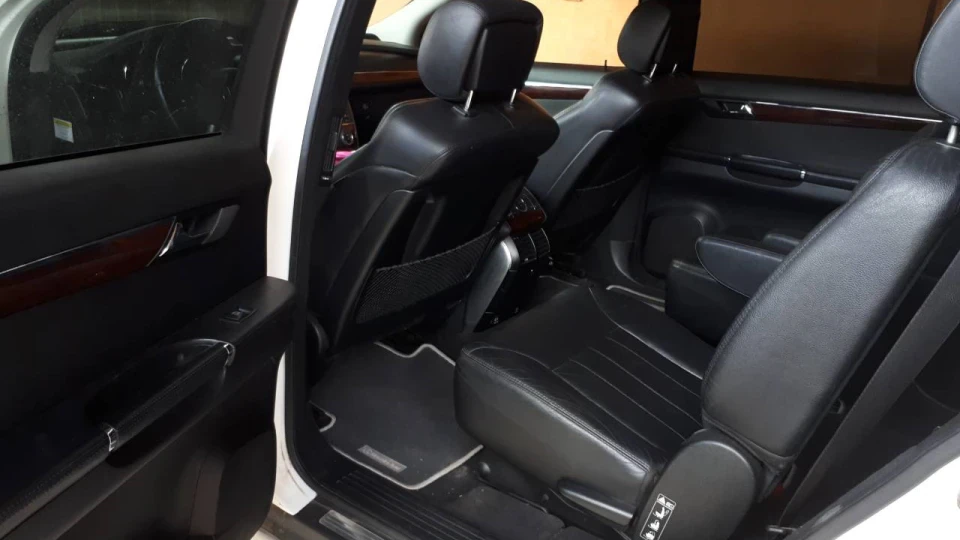 Mercedes-Benz R-Class 3.5L Long 4matik 5