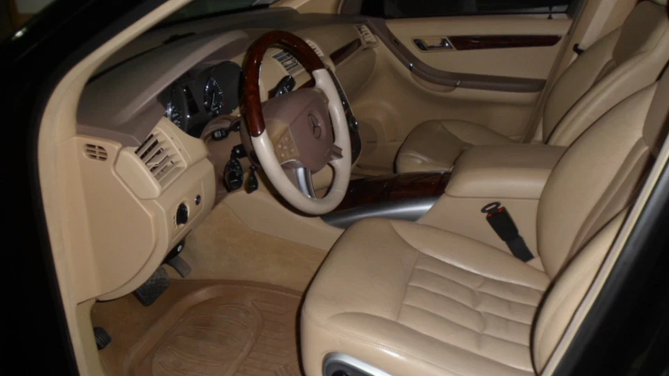 Mercedes-Benz R-Class 500 Long 2