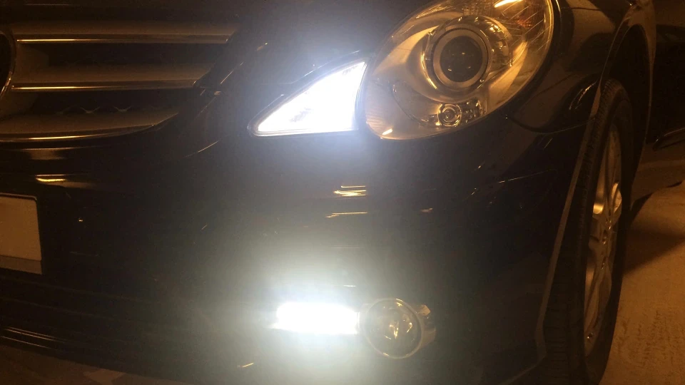 Mercedes-Benz R-Class R350 4MATIK AMG 2