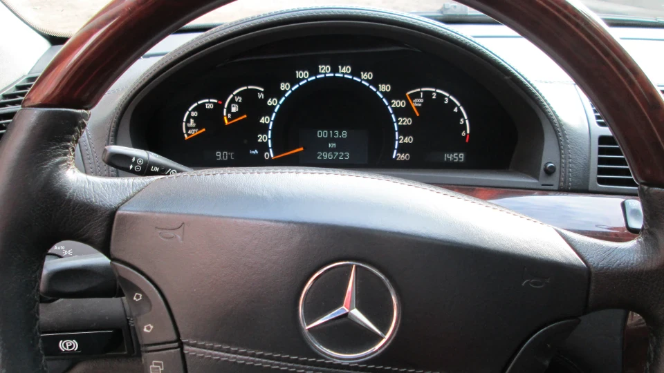 Mercedes-Benz S-Class 4