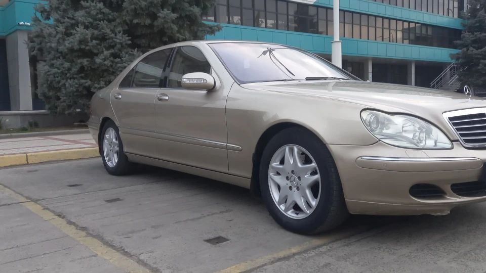 Mercedes-Benz S-Class 3