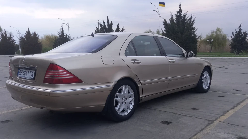 Mercedes-Benz S-Class 4