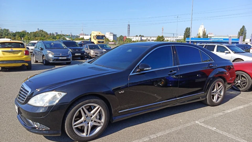 Mercedes-Benz S-Class