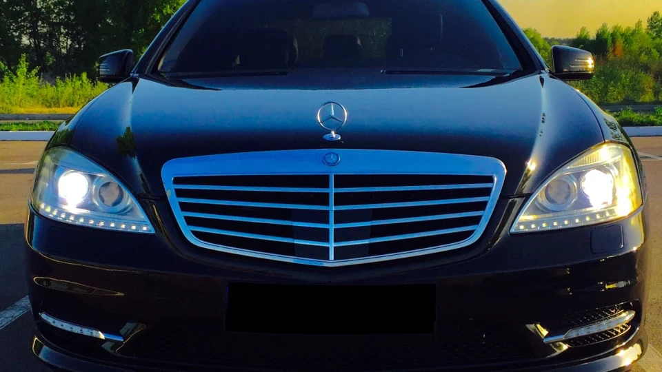Mercedes-Benz S-Class 4