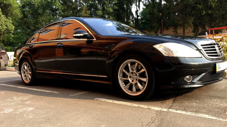 Mercedes-Benz S-Class 4