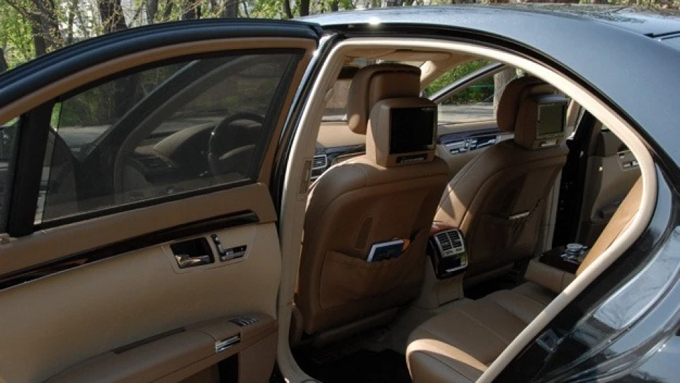 Mercedes-Benz S-Class 4