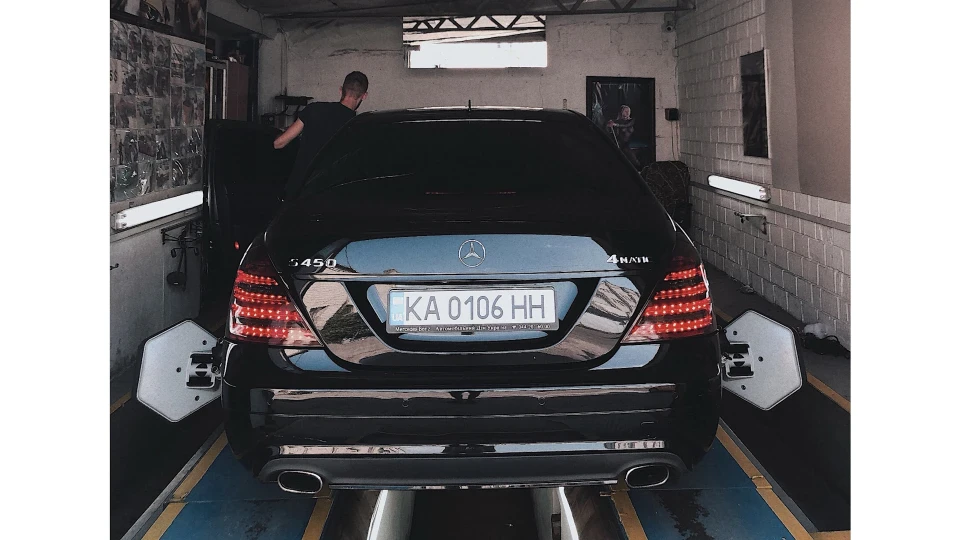 Mercedes-Benz S-Class